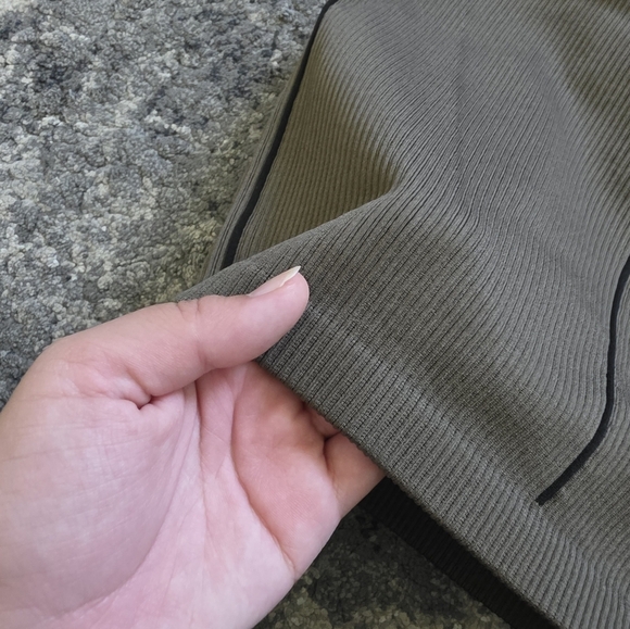 Forever 21 Sleeveless Athletic Top in Olive/brown and Black Style Small - Medium - Picture 4 of 5